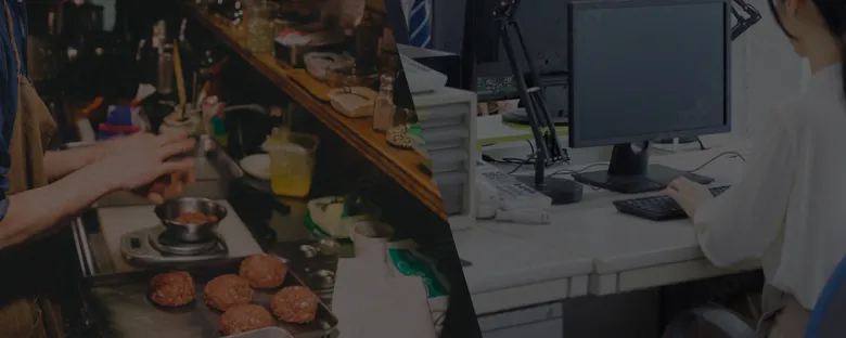 忙しく調理を行う飲食店の厨房現場と、パソコンで事務作業を行う本部の対比イメージ